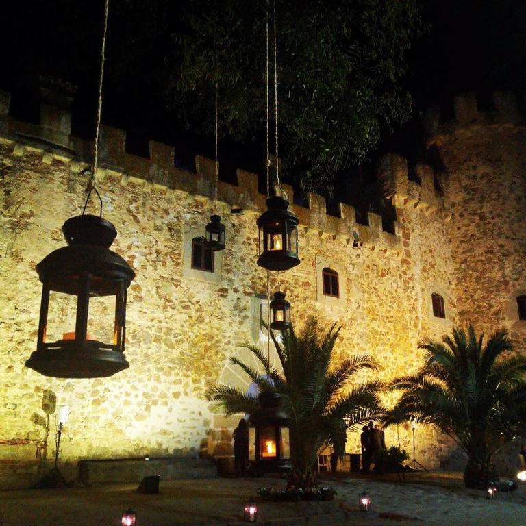 Casa Rural Castillo De Caceres Bagian luar foto